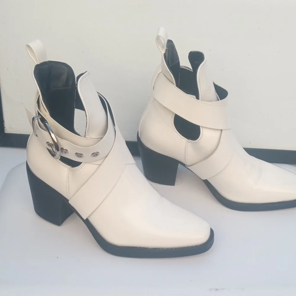 Truffle Women's White Ankle Boots Booties, Size 8 (US) - Picture 3 of 12